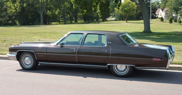 120A_2-1972-Cadillac-Fleetwood-Brougham